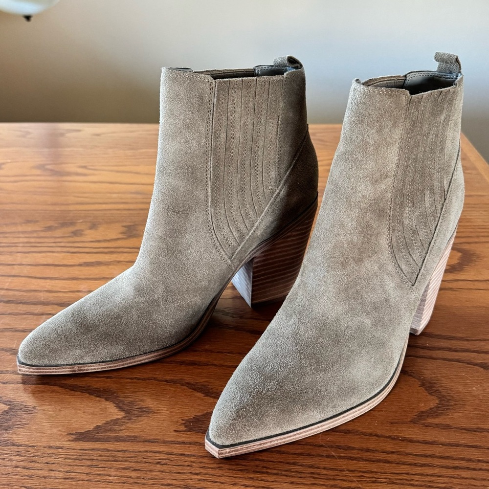 Marc Fisher Alva Dark Tan Suede pointy toe boots NWOT size 9.5M